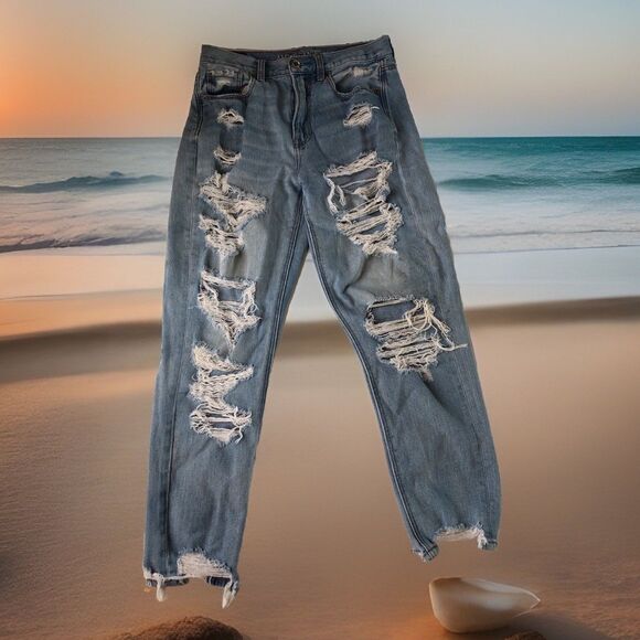 American Eagle Denim - American Eagle Women’s Mom Jean Light Blue Distressed Size 4 Short